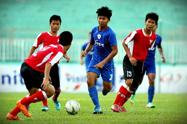 BLACK DRAGONS STUMBLE; YOUNG LIONS SURPRISE CHONBURI
