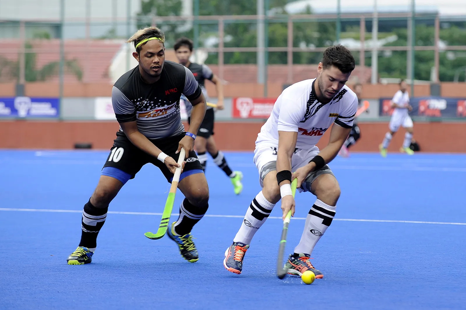 Hyunwoo sinks Maybank; Sapura march on