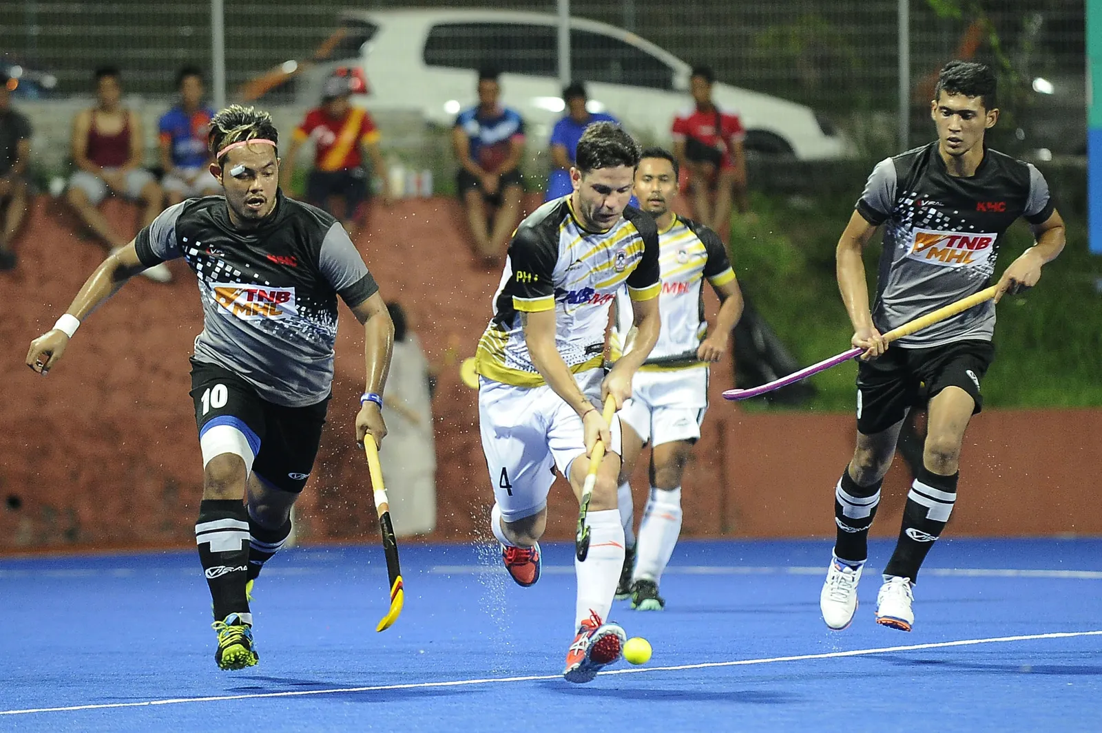 THT down KLHC to close gap