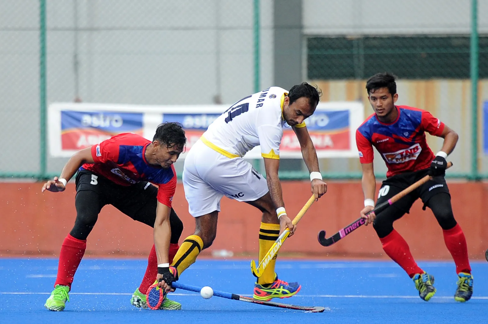 Thunderbolts jolt Tigers