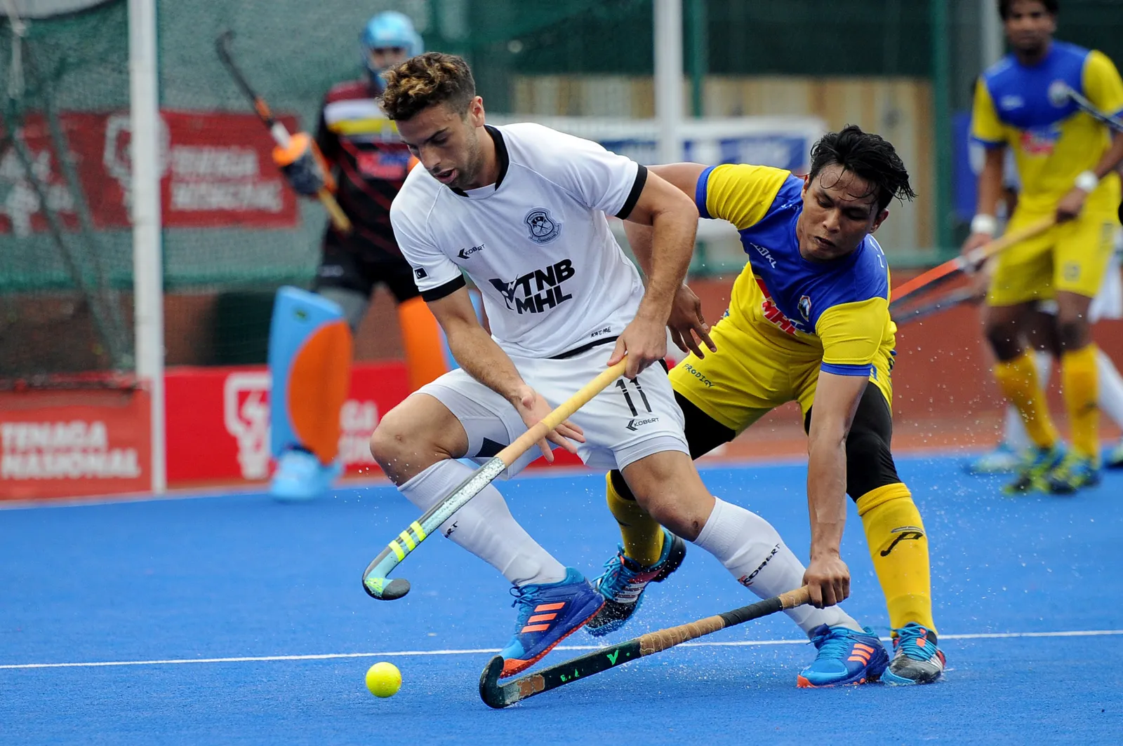 UniKL throw spanner into THT plans