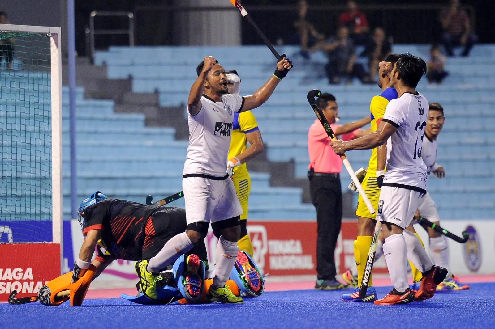 KLHC, THT berentap di final