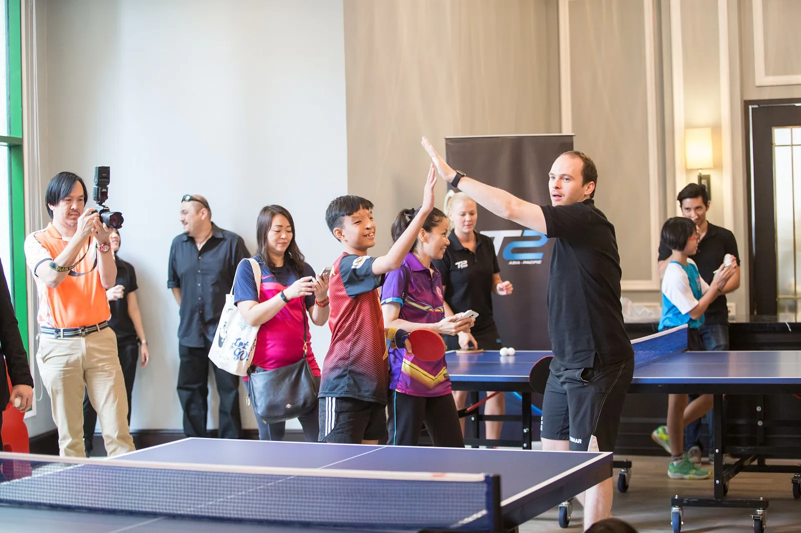 Bintang Liga T2APAC Kongsi Inspirasi Dengan Pemain Ping Pong Cilik