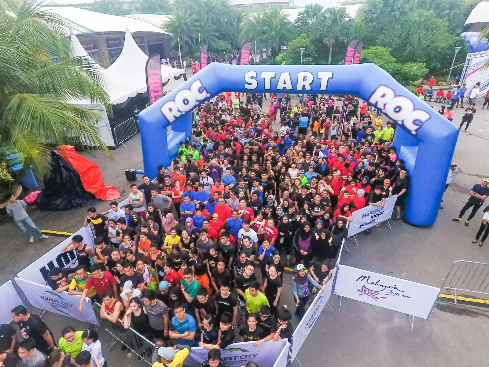7,000 ROC Race stars lit up Forest City