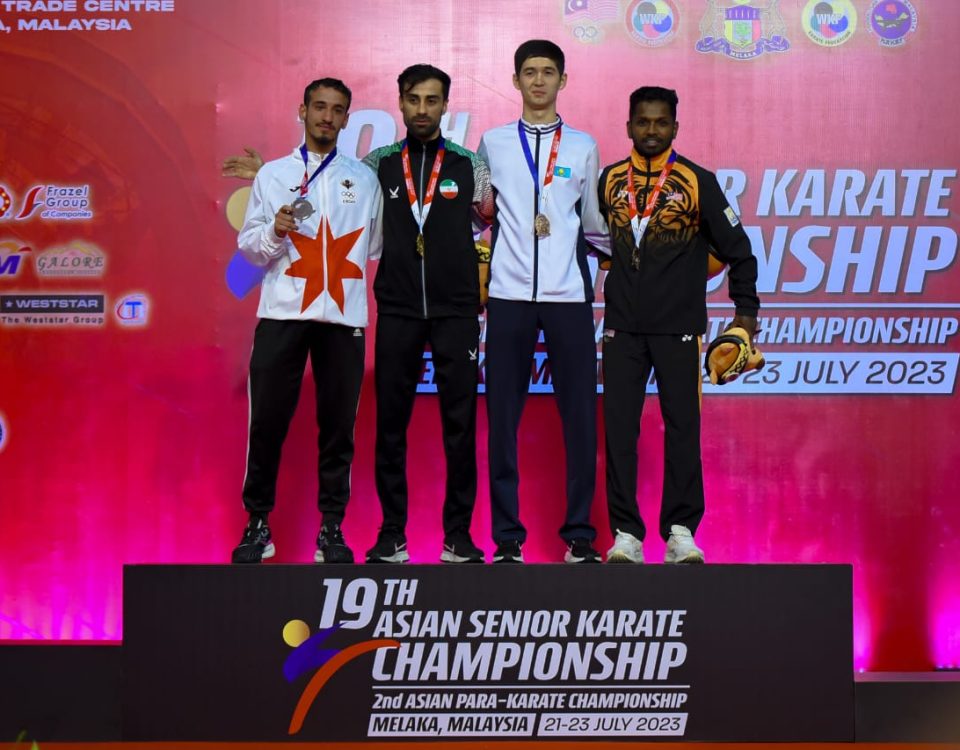 S. Prem Kumar (kanan) menyumbang pingat gangsa untuk Malaysia pada hari pertama Kejohanan Karate Asia Edisi ke-19