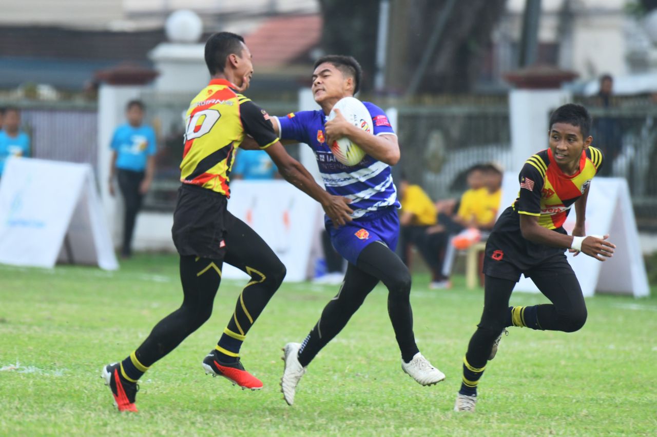 Sekolah Menengah Kebangsaan Jalan Tiga (ARAS) showcased their ultimate performance in a tremendous 36-0 win against Sekolah Menengah Kebangsaan King George V (KGV) in the opening match of the MCKK Premier 7s 11th Edition